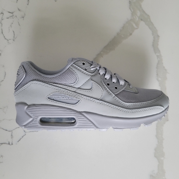 Nike Shoes - Nike: Air Max 90 (M 6)